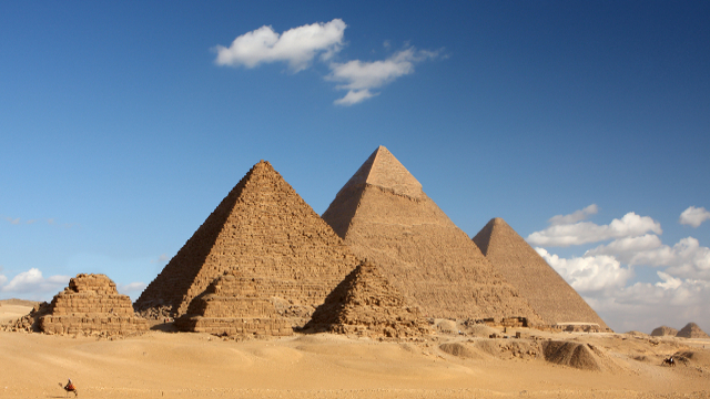 pyriamidaliens What are the Great Pyramids really made of?